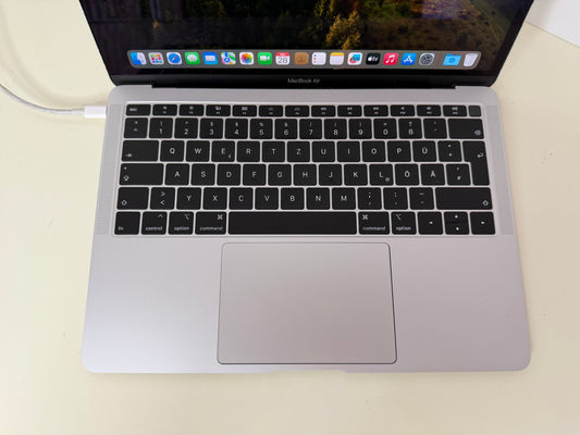 MacBook Air (2018) [13,3", Retina, Intel Core i5 1,6GHz, 8GB RAM, 128GB SSD, Intel UHD Graphics 617, macOS] argento