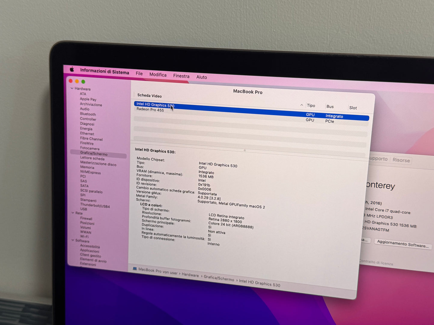 MacBook Pro (2016) [15,4", Touch Bar, Intel Core i7 2,6GHz, 16GB RAM, 512GB SSD, AMD Radeon Pro 455, macOS] grigio