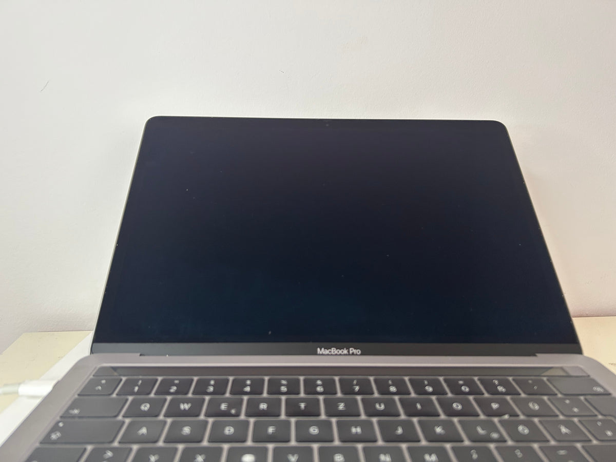 MacBook Pro (2019) [13,3", Touch Bar, Intel Core i5 2,4GHz, 8GB RAM, 256GB SSD, Intel Iris Plus Graphics 655, Mac OS X] Grigio