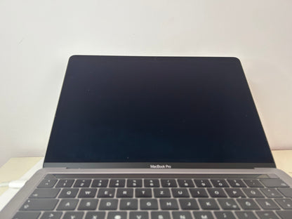 MacBook Pro (2019) [13,3", Touch Bar, Intel Core i5 2,4GHz, 8GB RAM, 256GB SSD, Intel Iris Plus Graphics 655, Mac OS X] Grigio