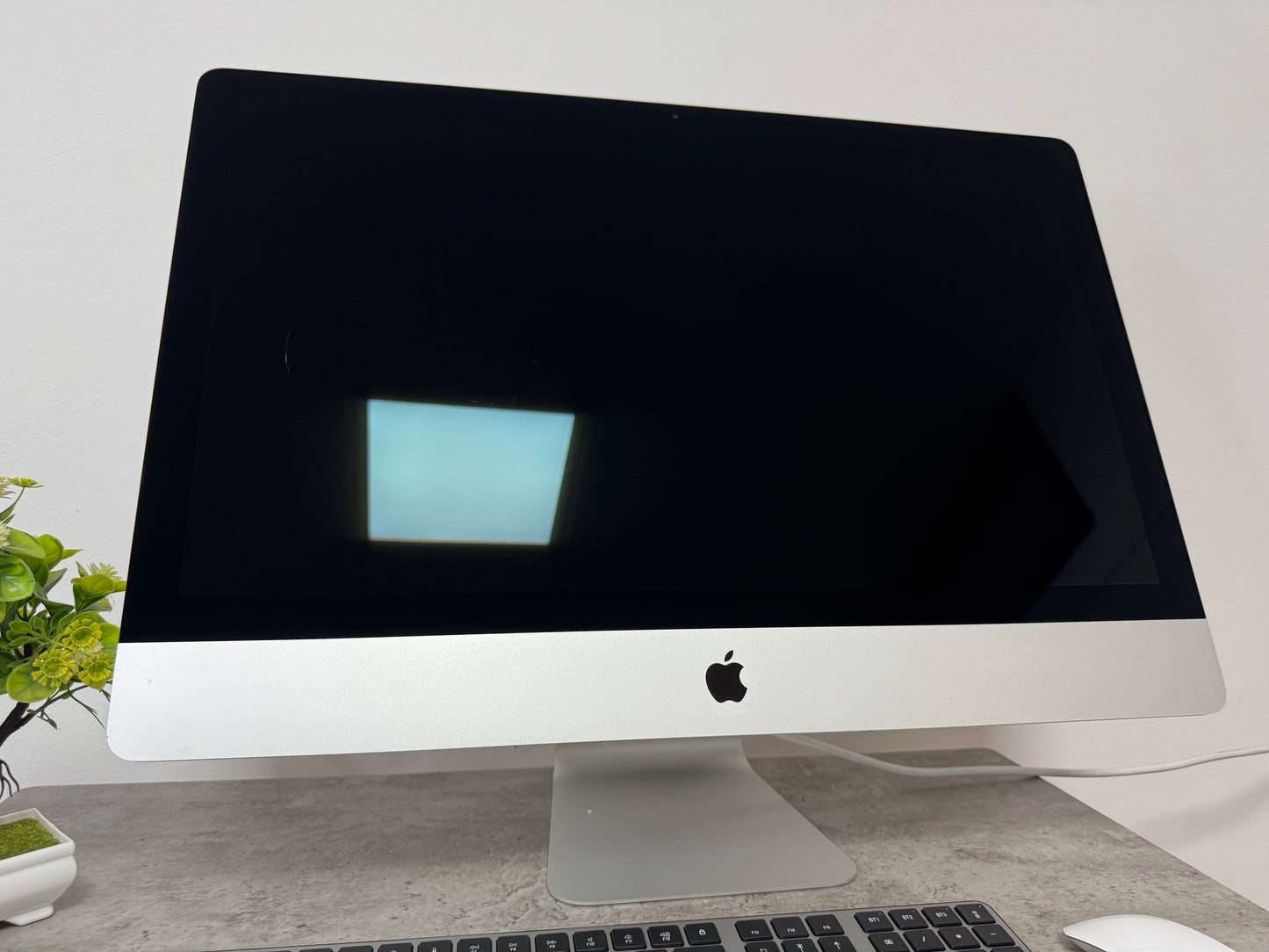iMac (2020) [27", 5K Retina, Intel Core i5 3,1GHz, 16GB RAM, 256GB SSD, AMD Radeon PR0 5300 4GB, macOS] argento