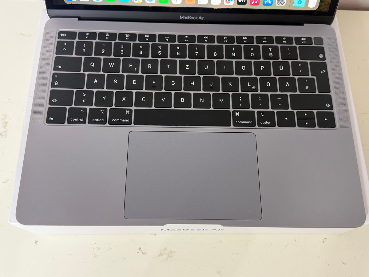 MacBook Air (2019) [13,3", Retina, Intel Core i5 1,6GHz, 8GB RAM, 256GB SSD, Intel UHD Graphics 617, macOS] Grigio