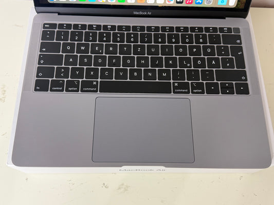 MacBook Air (2019) [13,3", Retina, Intel Core i5 1,6GHz, 8GB RAM, 256GB SSD, Intel UHD Graphics 617, macOS] Grigio