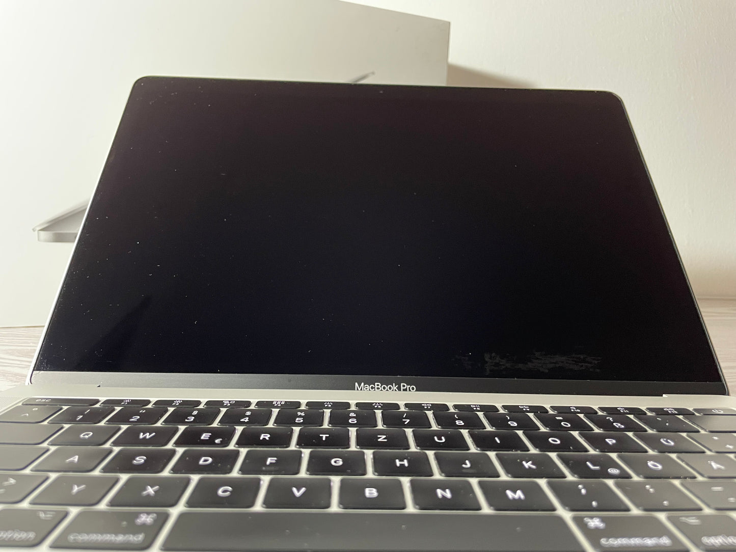 MacBook Pro (2017) [13,3", Intel Core i5 2,3GHz, 8GB RAM, 128GB SSD, Intel Iris Plus Graphics 640, macOS] Argento