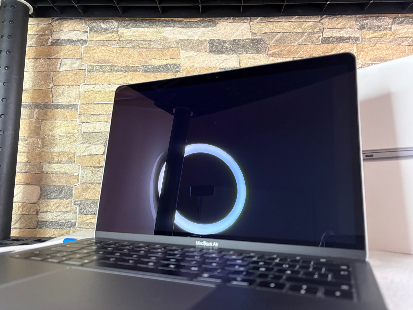 MacBook Air (2019) [13,3", Retina, Intel Core i5 1,6GHz, 8GB RAM, 128GB SSD, Intel UHD Graphics 617, macOS] Grigio