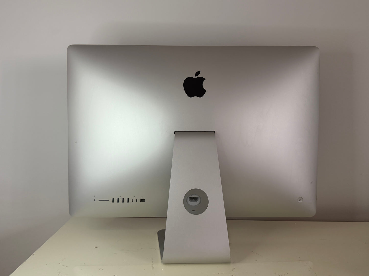 iMac (2019) [27", 5K, Retina, Intel Core i5 3,7GHz, 8GB RAM, 1TB SSD, AMD Radeon Pro 570X, macOS] argento