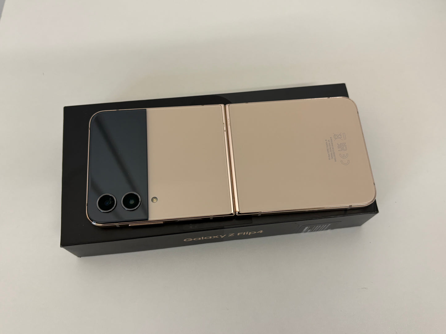 Samsung Galaxy Z Flip 4 5G 128GB [Dual-Sim] Oro