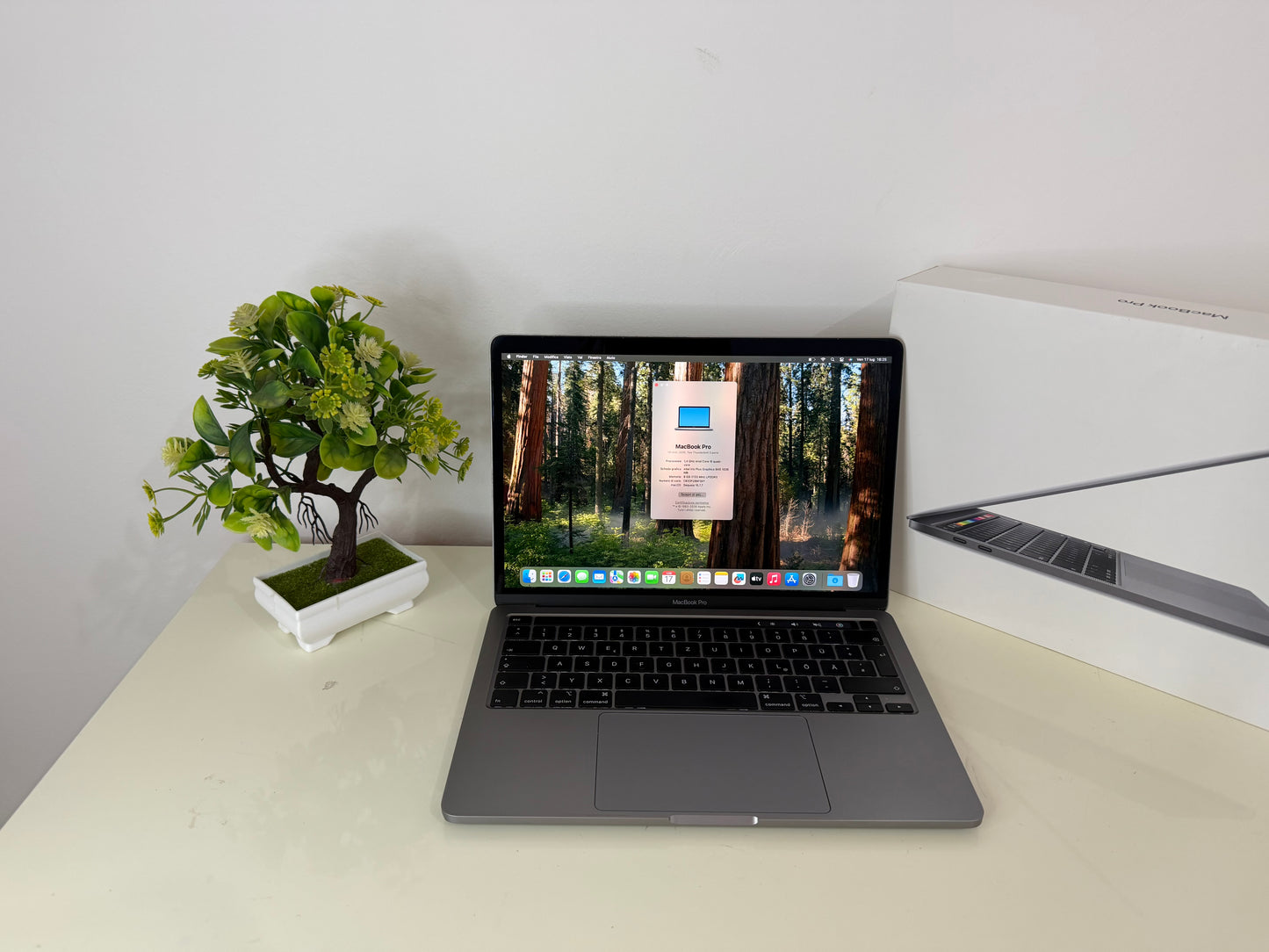 MacBook Pro (2020) [13,3", Touch Bar, Intel Core i5 1,4GHz, 8GB RAM, 256GB SSD, Intel Iris Plus Graphics 645, macOS] argento