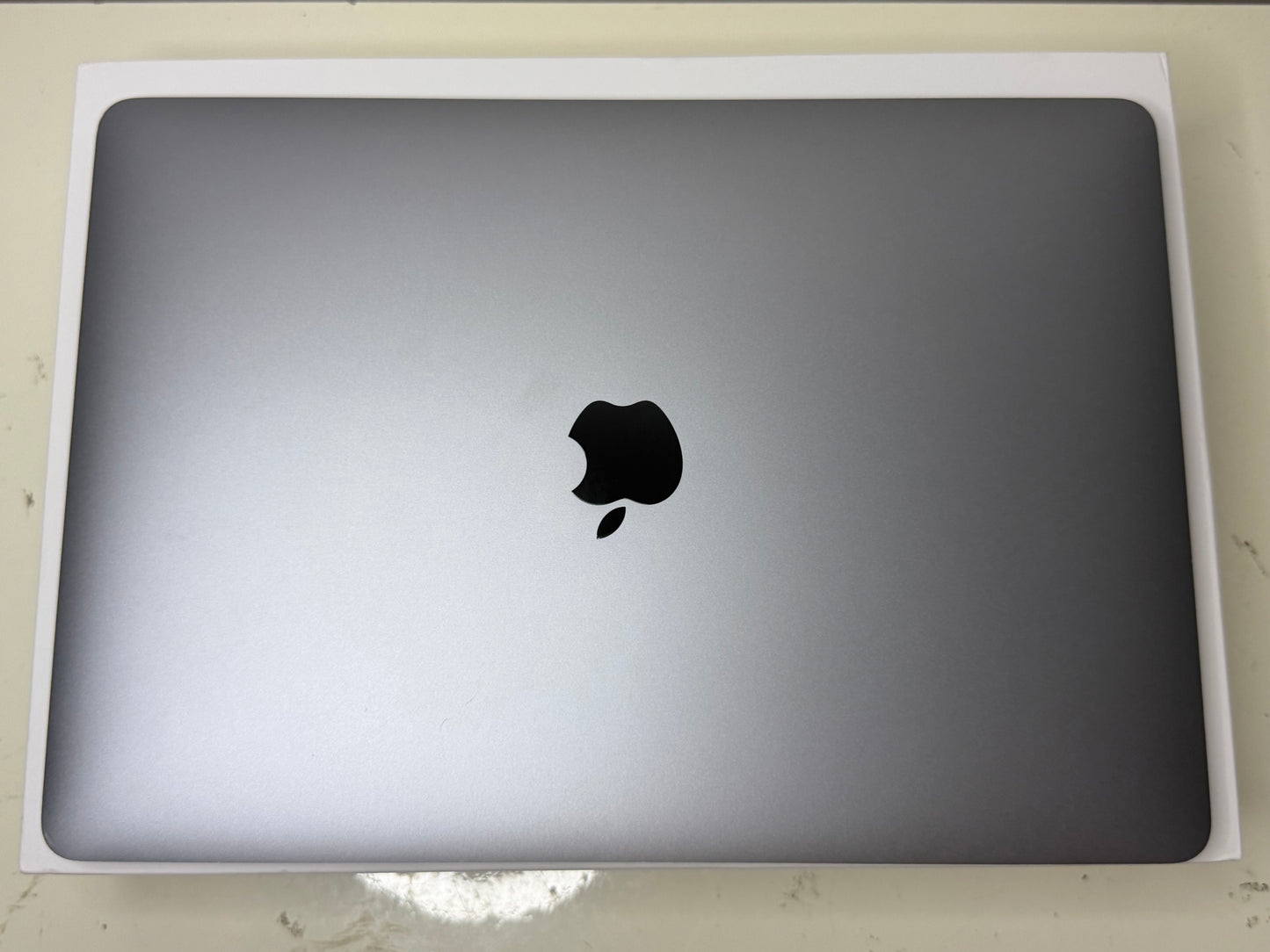 MacBook Pro (2018) [13,3", Touch Bar, Intel Core i5 2,3GHz, 16GB RAM, 256GB SSD, Intel Iris Plus Graphics 655, macOS] Grigio
