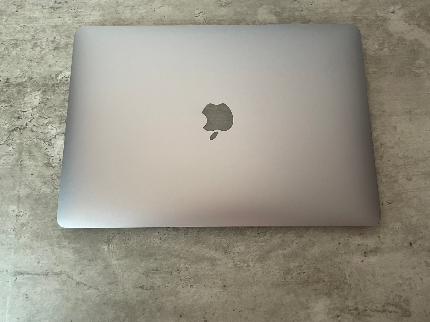 MacBook Air (2019) [13,3", Retina, Intel Core i5 1,6GHz, 8GB RAM, 256GB SSD, Intel UHD Graphics 617, macOS] argento