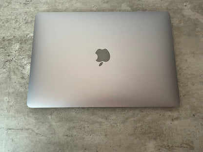 MacBook Air (2019) [13,3", Retina, Intel Core i5 1,6GHz, 8GB RAM, 256GB SSD, Intel UHD Graphics 617, macOS] argento