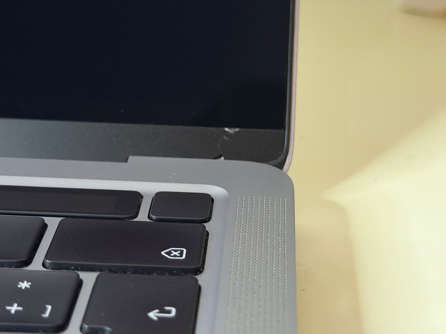 MacBook Pro (2020) M1 [13,3", Touch Bar, Apple M1 3,2GHz, 8GB RAM, 256GB SSD, Apple 8 Core, macOS] Grigio