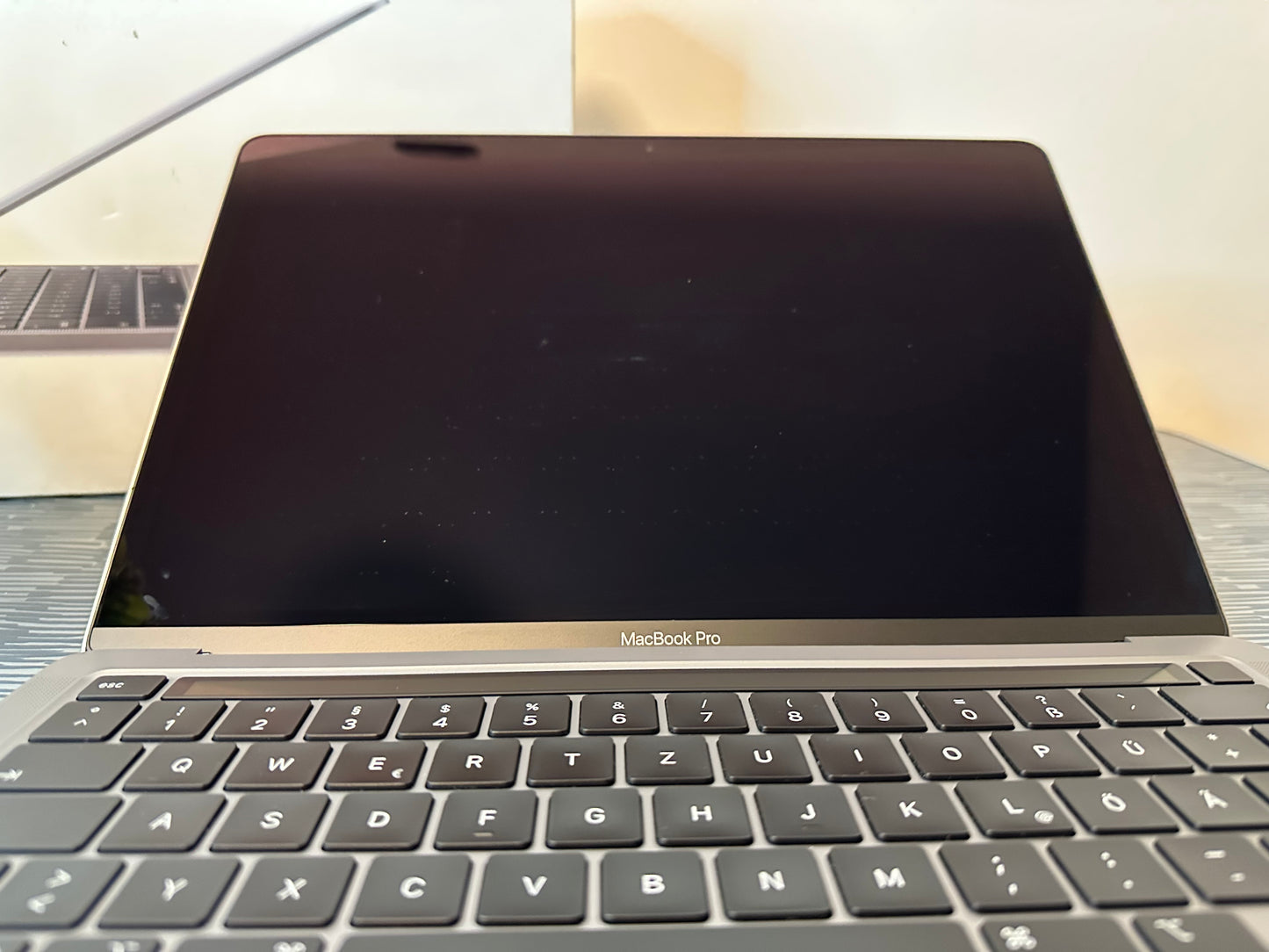 MacBook Pro (2020) [13,3", Touch Bar, Intel Core i5 1,4GHz, 8GB RAM, 256GB SSD, Intel Iris Plus Graphics 645, macOS] Grigio