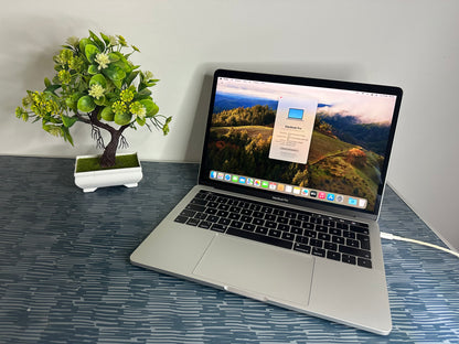 MacBook Pro (2018) [13,3", Touch Bar, Intel Core i5 2,3GHz, 16GB RAM, 512GB SSD, Intel Iris Plus Graphics 655, macOS] grigio