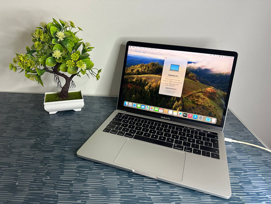 MacBook Pro (2018) [13,3", Touch Bar, Intel Core i5 2,3GHz, 16GB RAM, 512GB SSD, Intel Iris Plus Graphics 655, macOS] grigio