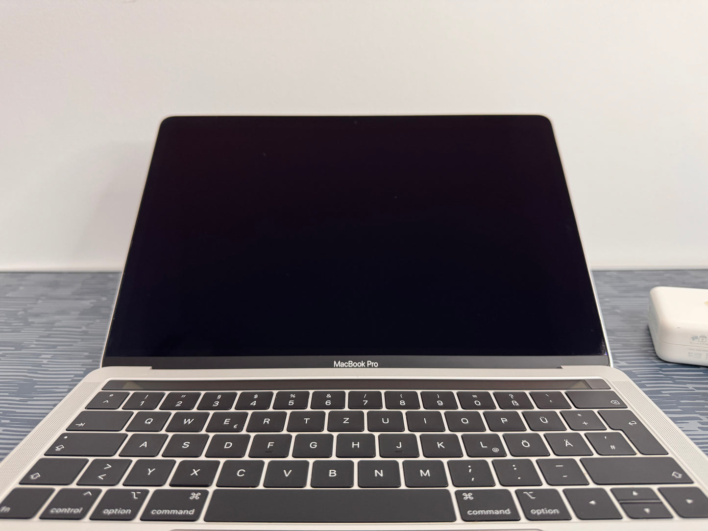 MacBook Pro (2019) [13,3", Touch Bar, Intel Core i5 1,4GHz, 8GB RAM, 128GB SSD, Intel Iris Plus Graphics 645, Mac OS X] argento