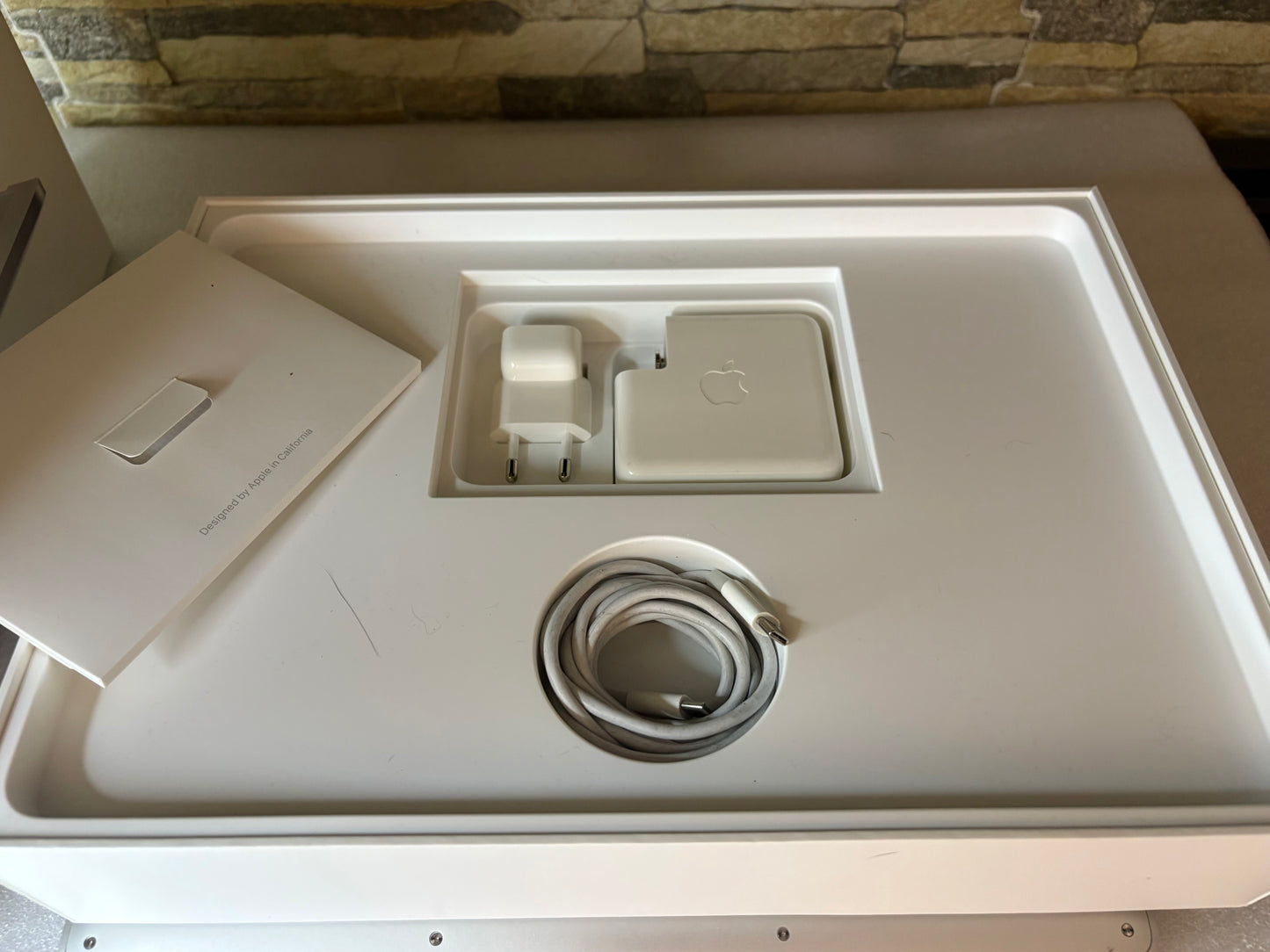 MacBook Pro (Mid 2017) [13,3", Touch Bar, Intel Core i5 3,1GHz, 8GB RAM, 512GB SSD, Intel Iris Plus Graphics 650, macOS] argento