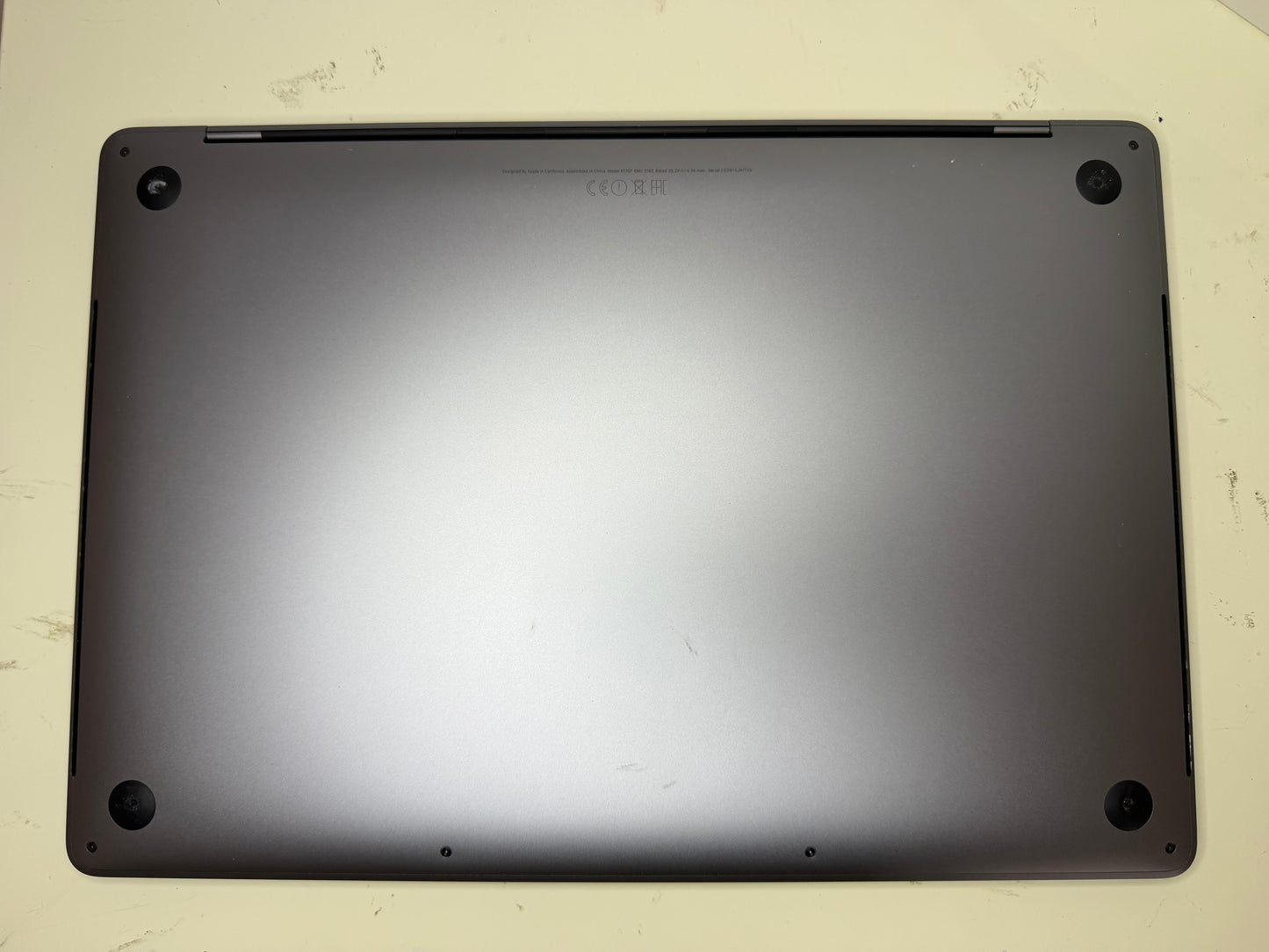 MacBook Pro (2017) [15,4", Touch Bar, Intel Core i7 2,8GHz, 16GB RAM, 256GB SSD, Intel HD Graphics 630 + AMD Radeon Pro 555, macOS] grigio