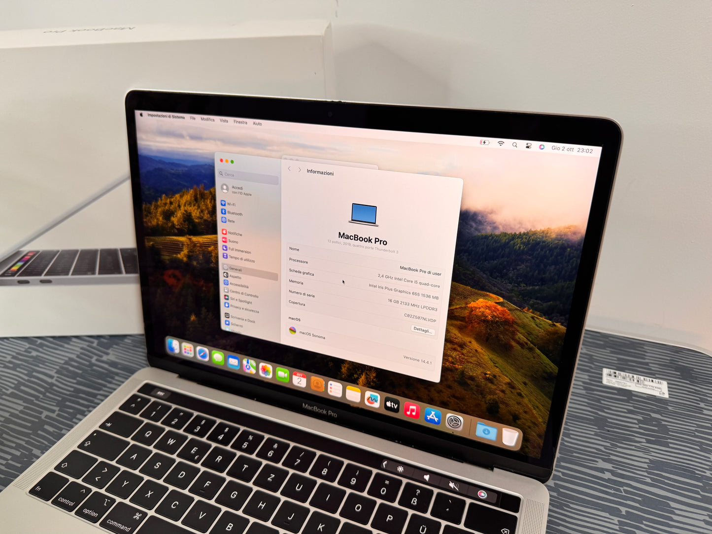 MacBook Pro (2019) [13,3", Touch Bar, Intel Core i5 2,4GHz, 16GB RAM, 512GB SSD, Intel Iris Plus Graphics 655, Mac OS X] argento