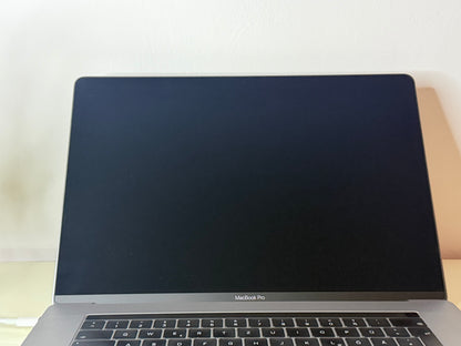 MacBook Pro (2019) [15,4", Touch Bar, Intel Core i9 2,3GHz, 32GB RAM, 1TB SSD, Intel UHD Graphics 630 + AMD Radeon Pro 560X, macOS] Grigio
