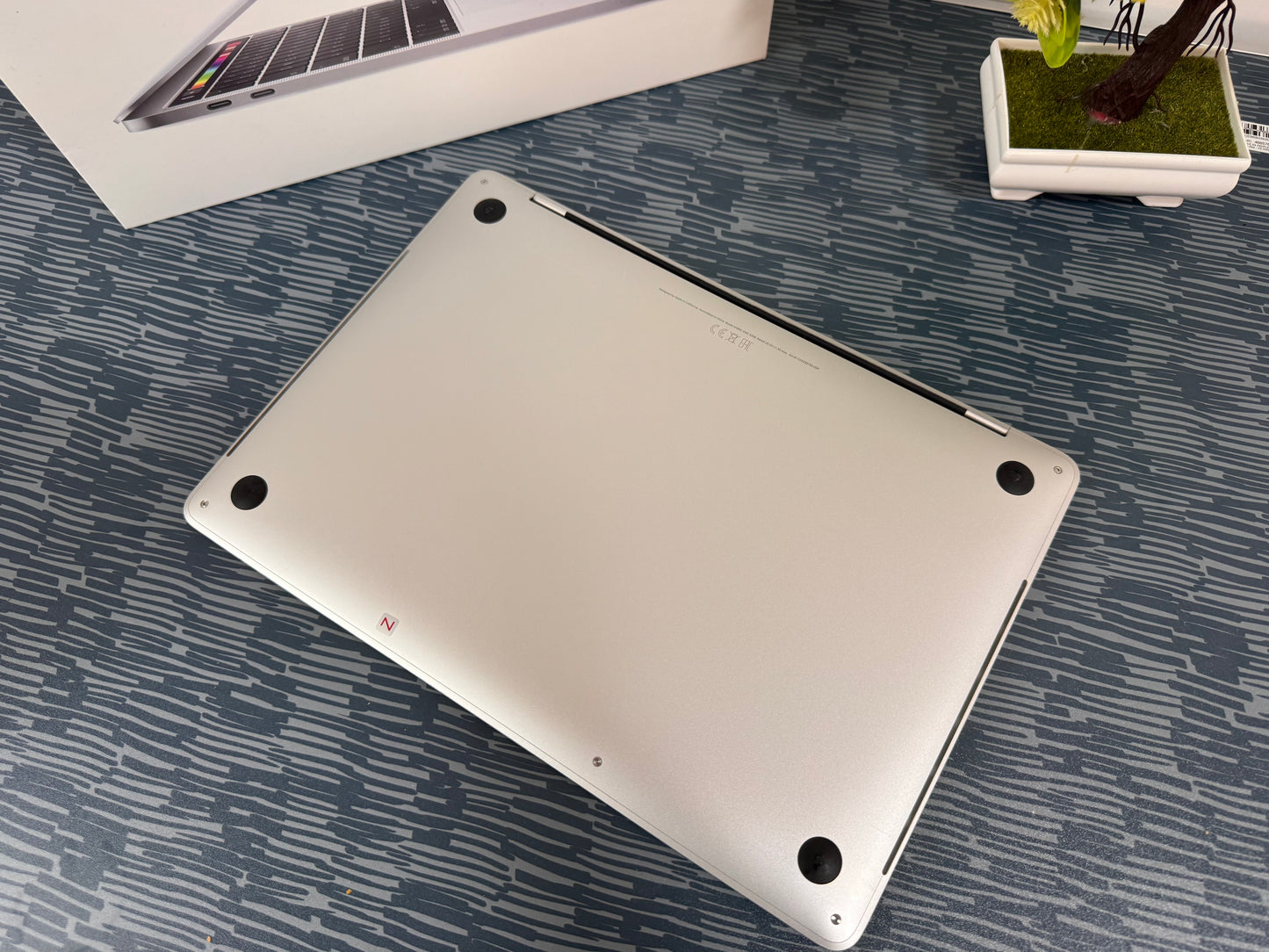 MacBook Pro (2019) [13,3", Touch Bar, Intel Core i5 2,4GHz, 16GB RAM, 512GB SSD, Intel Iris Plus Graphics 655, Mac OS X] argento