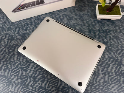 MacBook Pro (2019) [13,3", Touch Bar, Intel Core i5 2,4GHz, 16GB RAM, 512GB SSD, Intel Iris Plus Graphics 655, Mac OS X] argento
