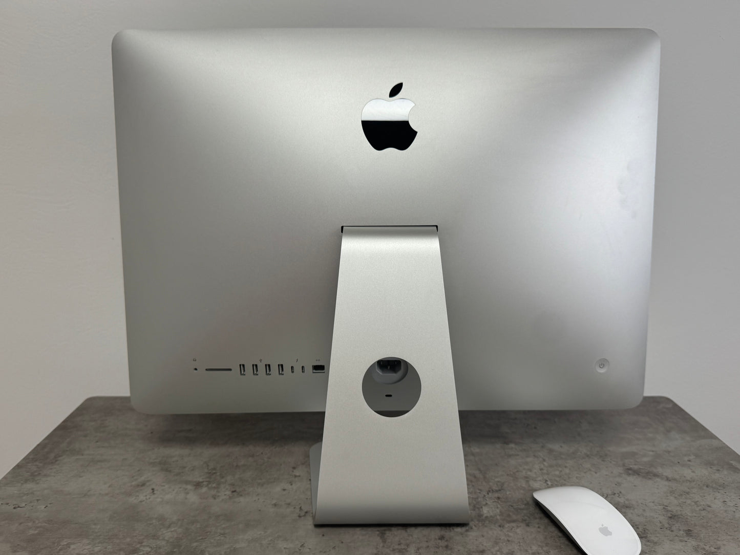 iMac (Mid 2017) [21,5", 4K, Retina, Intel Core i5 3,4GHz, 8GB RAM, 1TB Fusion Drive, AMD Radeon Pr0 560, macOS] argento