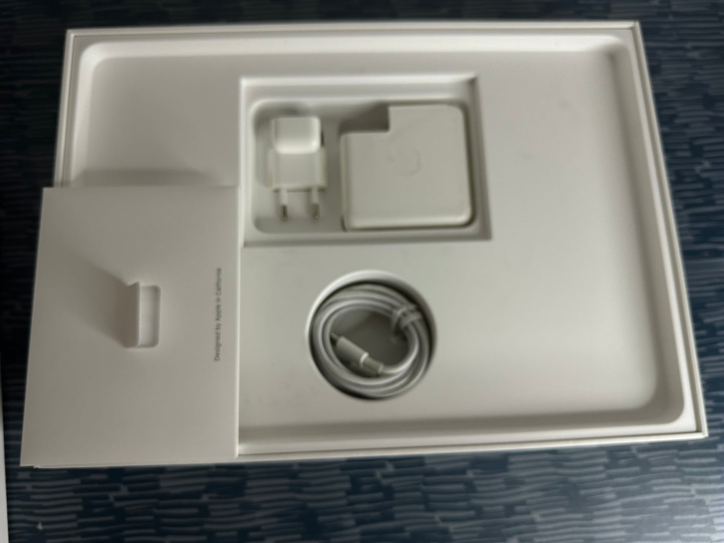 MacBook Pro (2018) [13,3", Touch Bar, Intel Core i5 2,3GHz, 8GB RAM, 256GB SSD, Intel Iris Plus Graphics 655, macOS] grigio