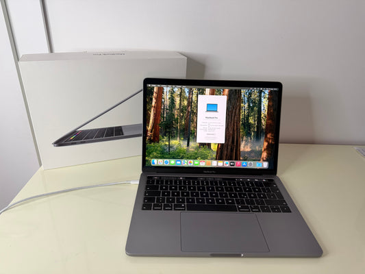 MacBook Pro (2018) [13,3", Touch Bar, Intel Core i7 2,7GHz, 16GB RAM, 512GB SSD, Intel Iris Graphics 655, macOS] Grigio