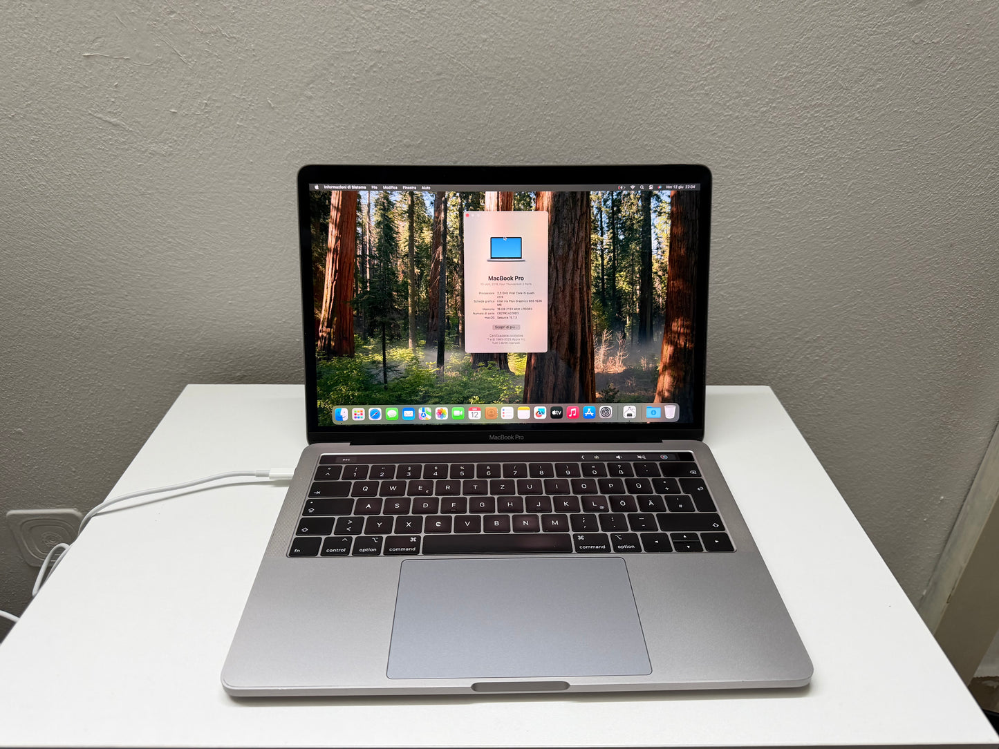 MacBook Pro (2018) [13,3", Touch Bar, Intel Core i5 2,3GHz, 16GB RAM, 512GB SSD, Intel Iris Plus Graphics 655, macOS] argento