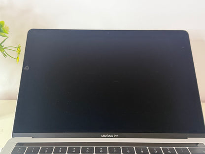 MacBook Pro (2017) [13,3", Retina, Touch Bar, Intel Core i5 3,1GHz, 16GB RAM, 512GB SSD, Intel Iris Plus Graphics 650, macOS] argento