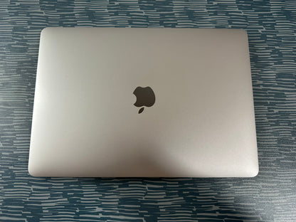 MacBook Pro (2019) [13,3", Touch Bar, Intel Core i5 1,4GHz, 8GB RAM, 128GB SSD, Intel Iris Plus Graphics 645, Mac OS X] argento