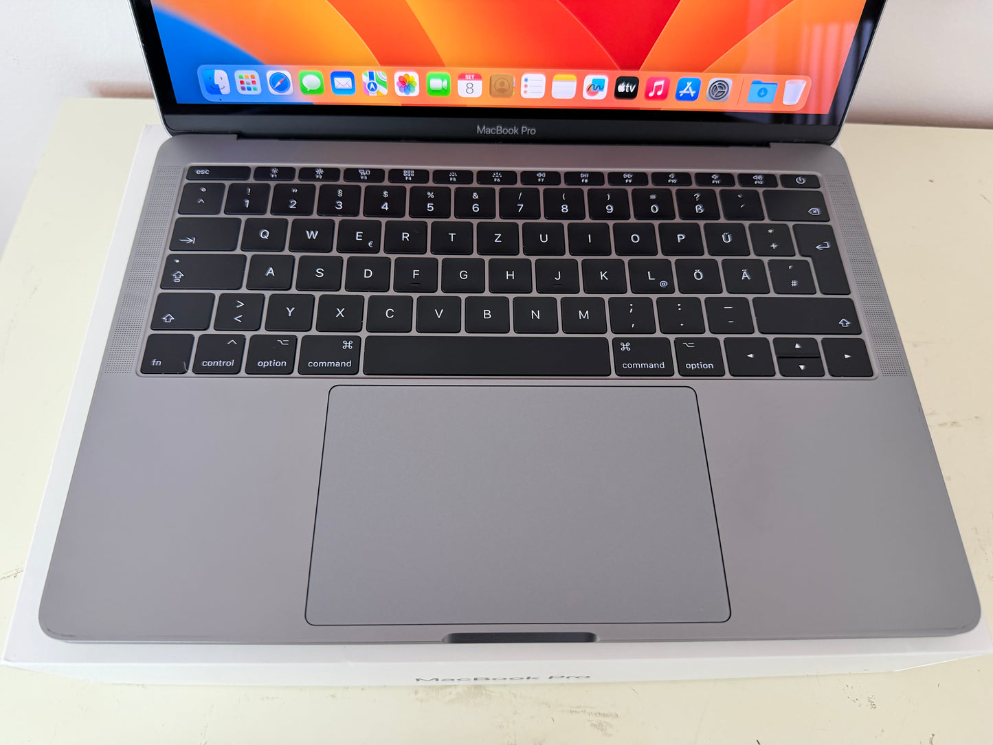 MacBook Pro (2017) [13,3", Intel Core i5 2,3GHz, 8GB RAM, 128GB SSD, Intel Iris Plus Graphics 640, macOS] Grigio