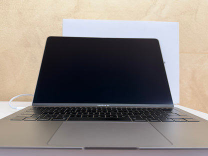 MacBook Air (2018) [13,3", Retina, Intel Core i5 1, 6GHz, 8GB RAM, 256GB SSD, Intel UHD Graphics 617, macOS] spacegrau