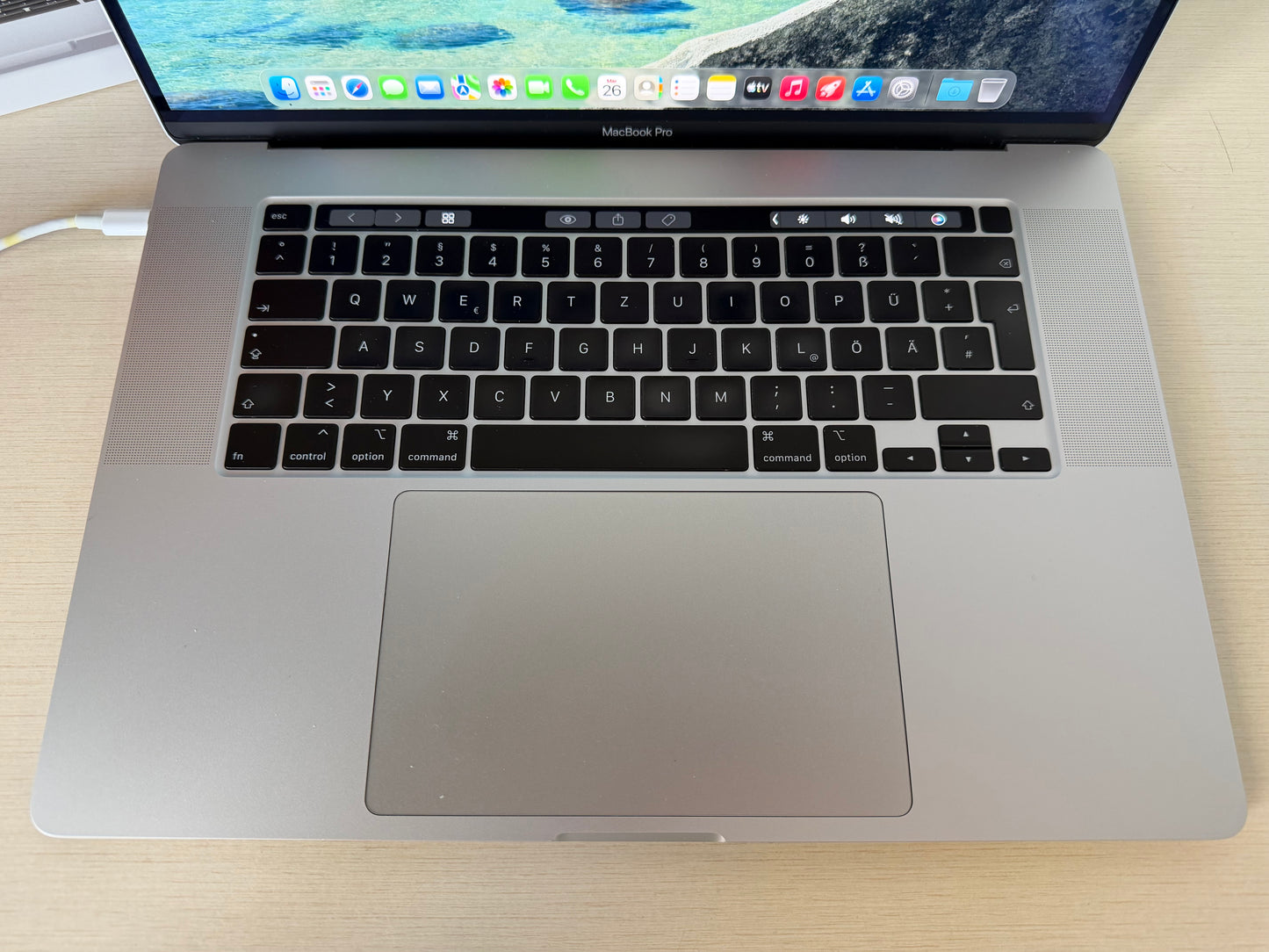 MacBook Pro (2019) [16", Touch Bar, Intel Core i7 2,6GHz, 16GB RAM, 512GB SSD, Intel UHD Graphics 630 + AMD Radeon Pro 5300M, Mac OS] Argento