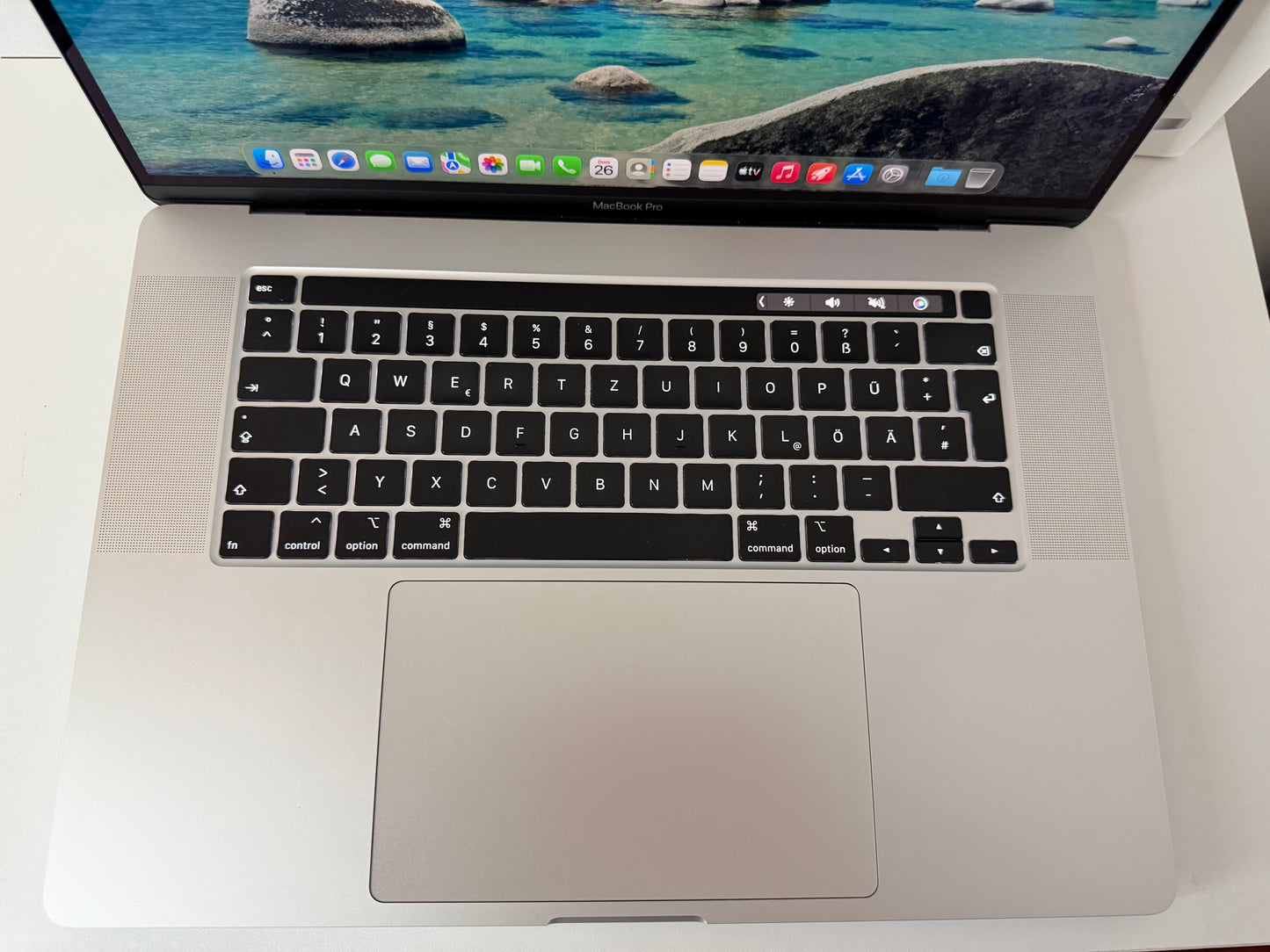 MacBook Pro (2019) [16", Touch Bar, Intel Core i7 2,6GHz, 16GB RAM, 512GB SSD, Intel UHD Graphics 630 + AMD Radeon Pro 5300M, Mac OS] argento