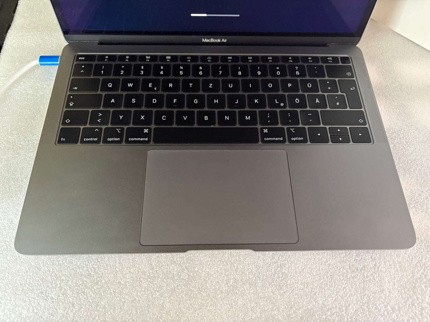 MacBook Air (2019) [13,3", Retina, Intel Core i5 1,6GHz, 8GB RAM, 128GB SSD, Intel UHD Graphics 617, macOS] Grigio