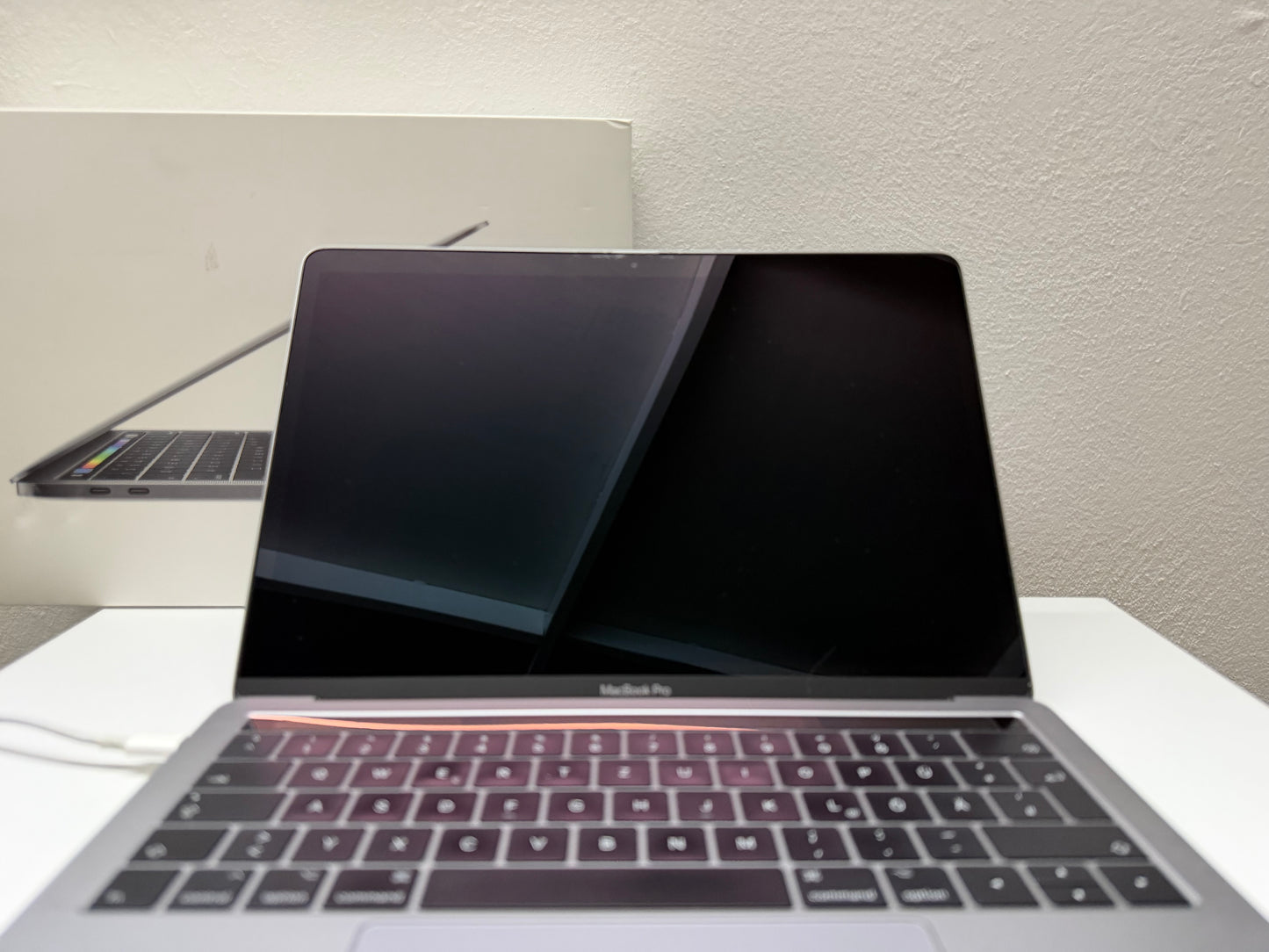 MacBook Pro (2017) [13,3", Intel Core i5 3,1GHz 16GB RAM, 256GB SSD, Intel Iris Plus Graphics 640, macOS] Grigio