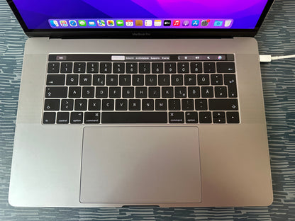 MacBook Pro (2016) [15,4", Touch Bar, Intel Core i7 2,6GHz, 16GB RAM, 512GB SSD, AMD Radeon Pro 455, macOS] grigio