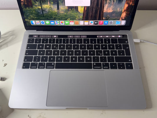 MacBook Pro (2019) [13,3", Touch Bar, Intel Core i5 2,4GHz, 16GB RAM, 512GB SSD, Intel Iris Plus Graphics 655, Mac OS X] Grigio
