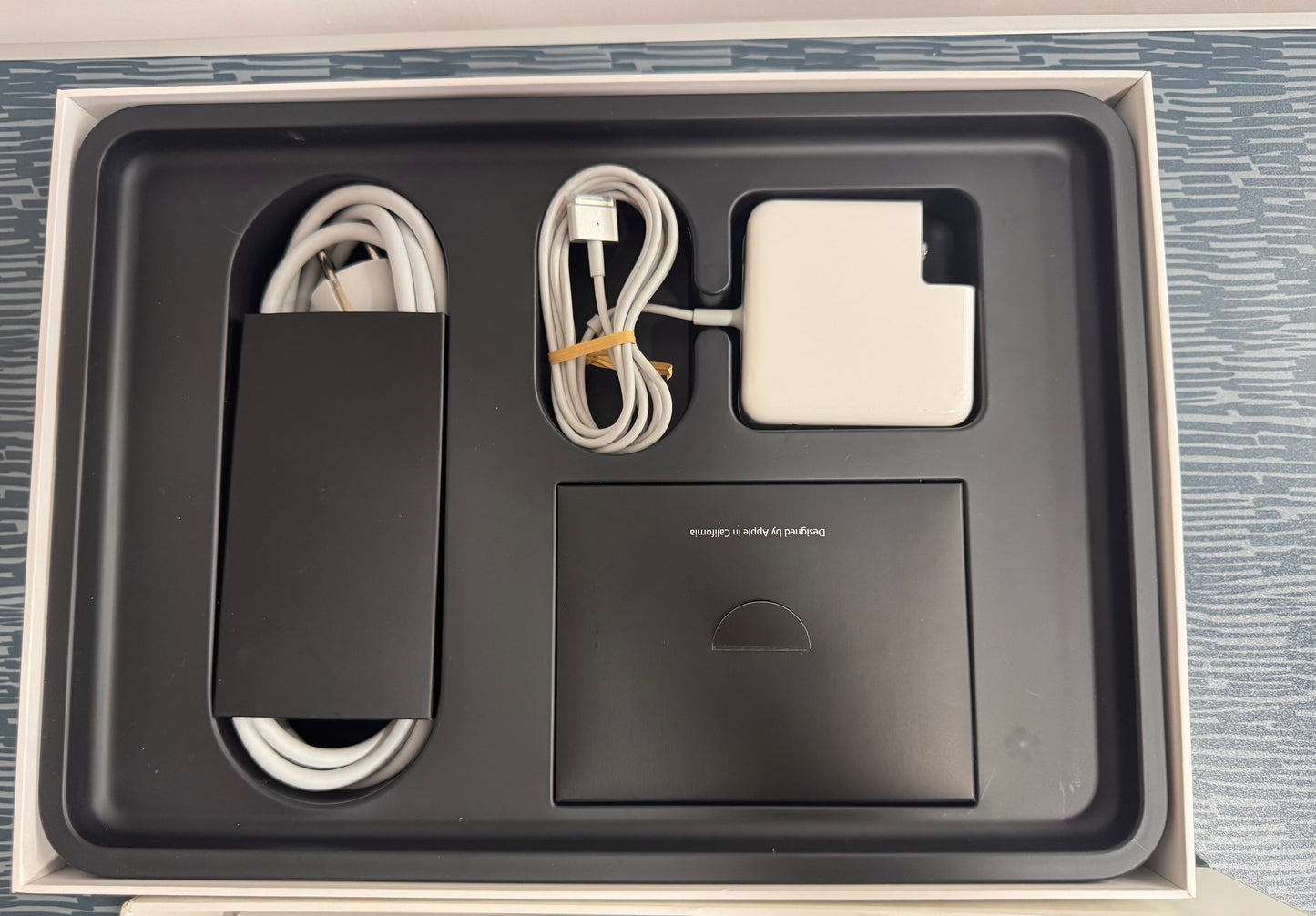 MacBook Pro (2015) [13,3", Retina, Intel Core i5 2,7GHz, 8GB RAM, 256GB SSD, Intel Iris Graphics 6100, macOS] argento