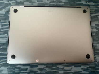 MacBook Pro (Mid 2018) [13,3", Touch Bar, Intel Core i5 2,3GHz, 8GB RAM, 256GB SSD, Intel Iris Plus Graphics 655, macOS] Grigio