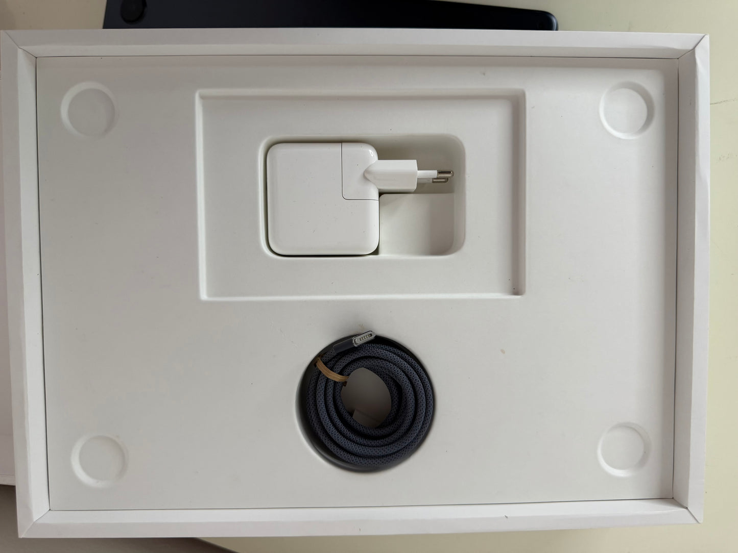 MacBook Air (2024) [13,6'', M3 8-Core, 16GB RAM, 256GB SSD, 8-Core GPU, macOS mezzanotte