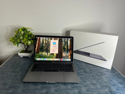 MacBook Pro (2018) [13,3", Touch Bar, Intel Core i5 2,3GHz, 8GB RAM, 256GB SSD, Intel Iris Plus Graphics 655, macOS] grigio