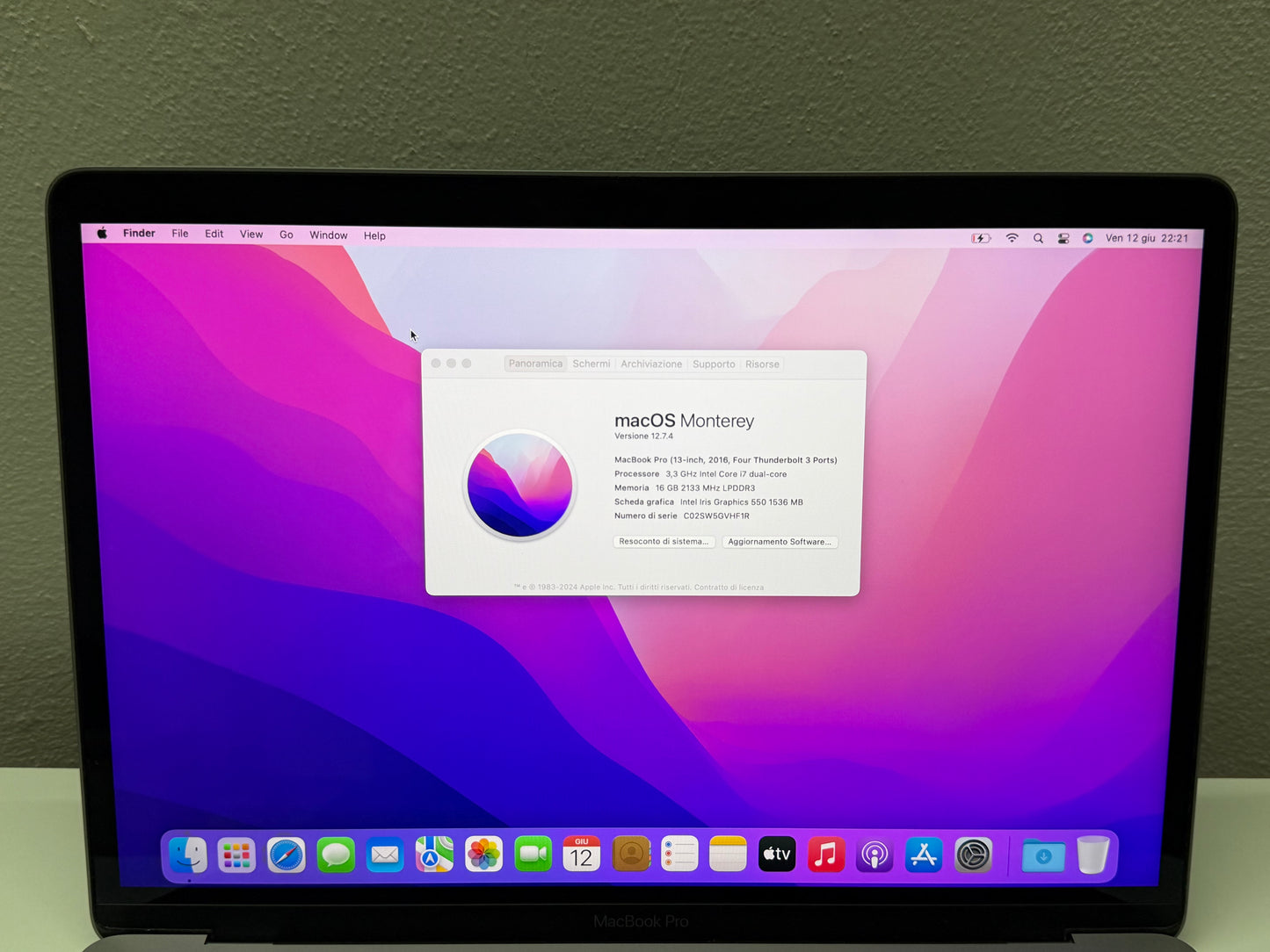 MacBook Pro (2016) [15,4", Touch Bar, Intel Core i7 2,6GHz, 16GB RAM, 512GB SSD, AMD Radeon Pro, macOS] Grigio