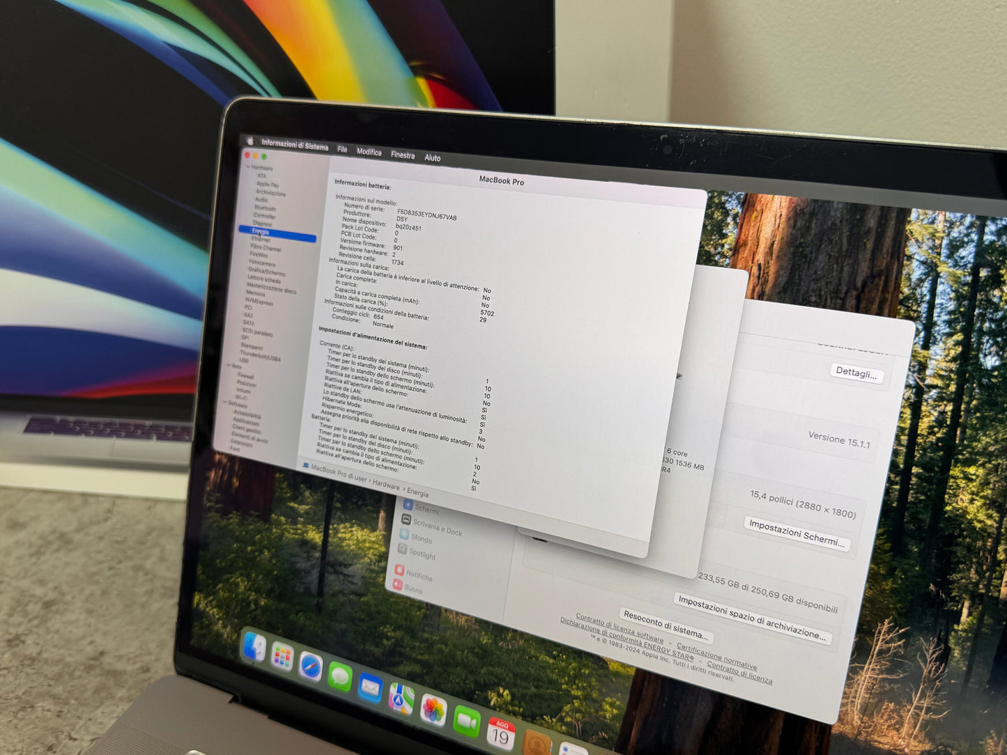 MacBook Pro (Mid 2018) [15,4", Touch Bar, Intel Core i7 2,2GHz, 16GB RAM, 256GB SSD, AMD Radeon Pro 555X, macOS] grigio
