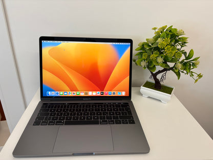 MacBook Pro (2018) [13,3", Touch Bar, Intel Core i7 2,7GHz, 16GB RAM, 512GB SSD, Intel Iris Graphics 655, macOS] Grigio