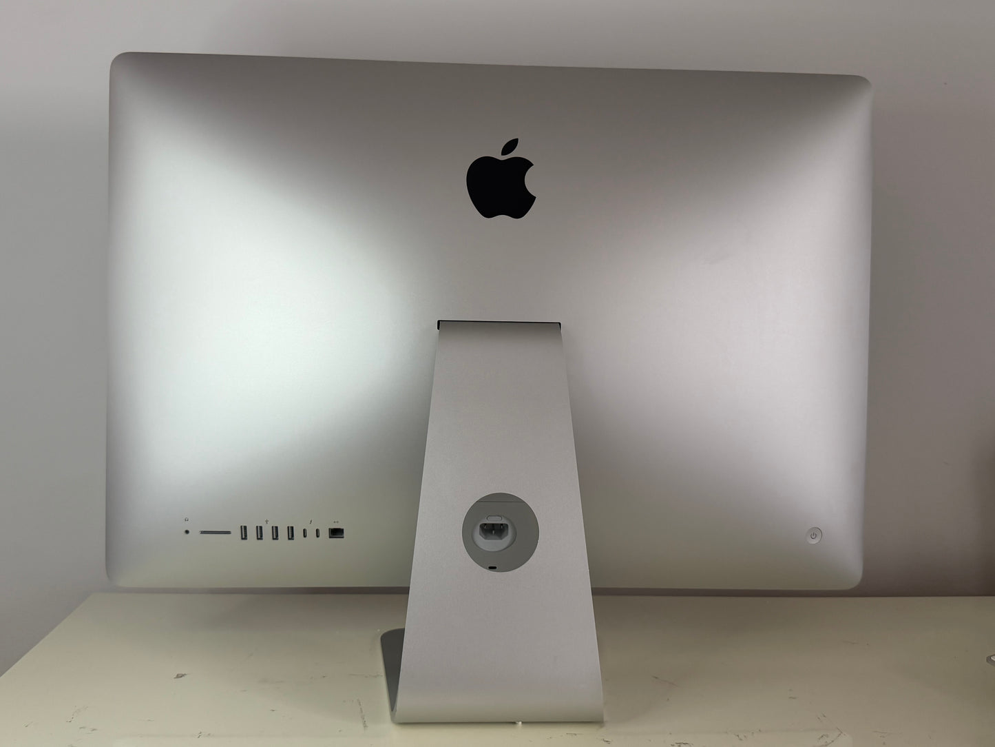 iMac (2019) [27", 5K, Retina, Intel Core i5 3,0GHz, 64GB RAM, 1TB Fusion Drive, AMD Radeon Pro 570X, macOS] argento
