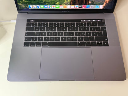 MacBook Pro (2019) [15,4", Touch Bar, Intel Core i9 2,3GHz, 32GB RAM, 1TB SSD, Intel UHD Graphics 630 + AMD Radeon Pro 560X, macOS] Grigio