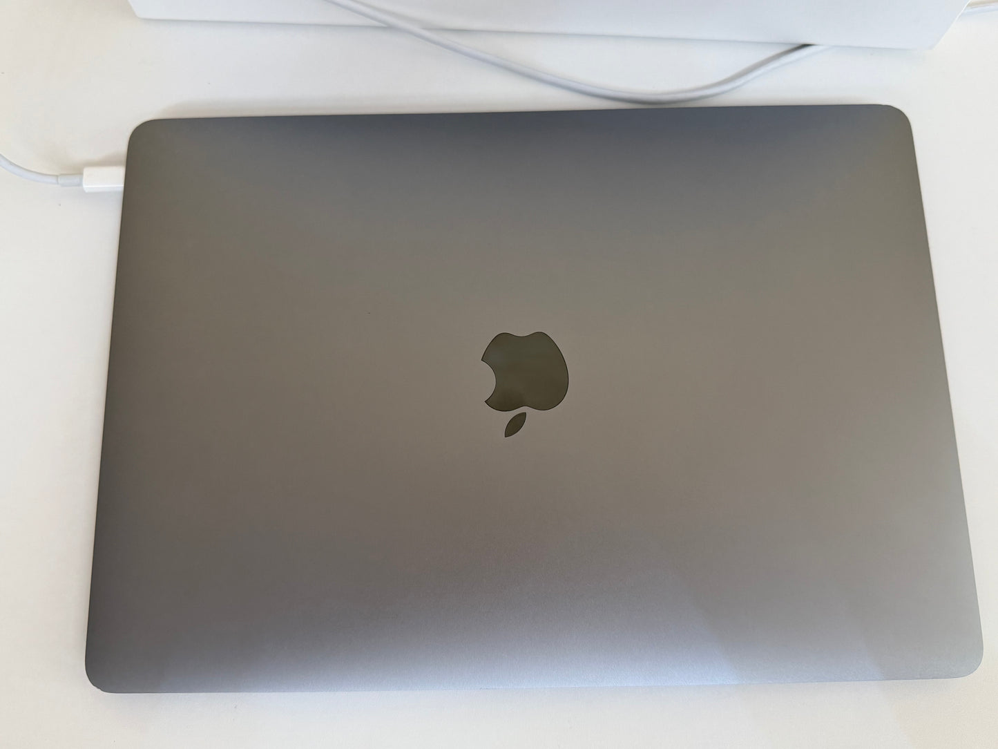 MacBook Pro (2017) [13,3", Intel Core i5 2,3GHz, 8GB RAM, 256GB SSD, Intel Iris Plus Graphics 640, macOS] Grigio